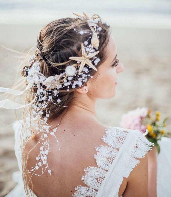 Ideas de peinados de novia para una boda de playa  Fiancee Bodas